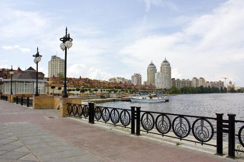 Dream Town Apartment Киев Экстерьер фото